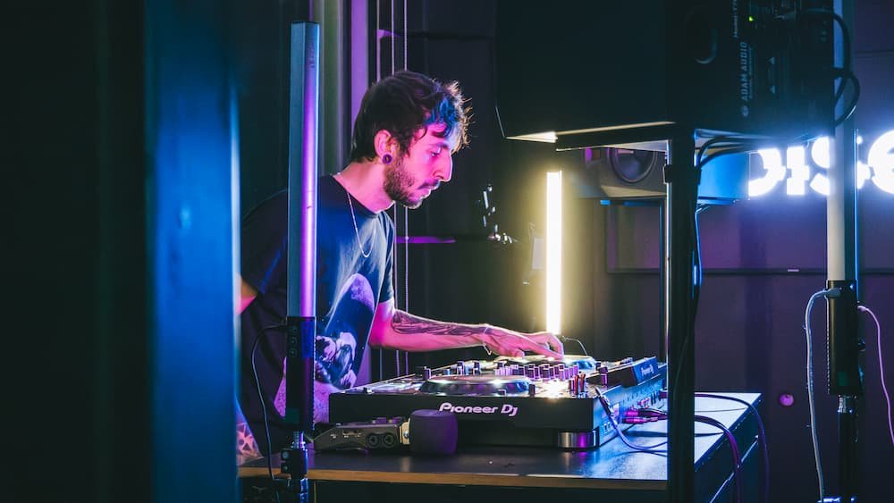 Método Noise: aprendizado prático de DJ e produção musical